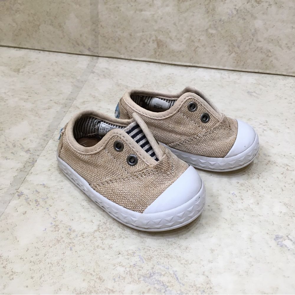 TOMS SLIP ON SNEAKERS IN KHAKI‎